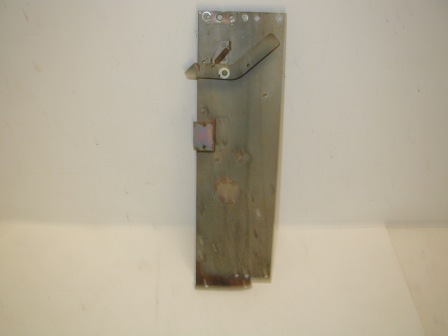 Wurlitzer 3100 Jukebox Front Door Latch Plate (Some Rust) (Item #34) $29.99